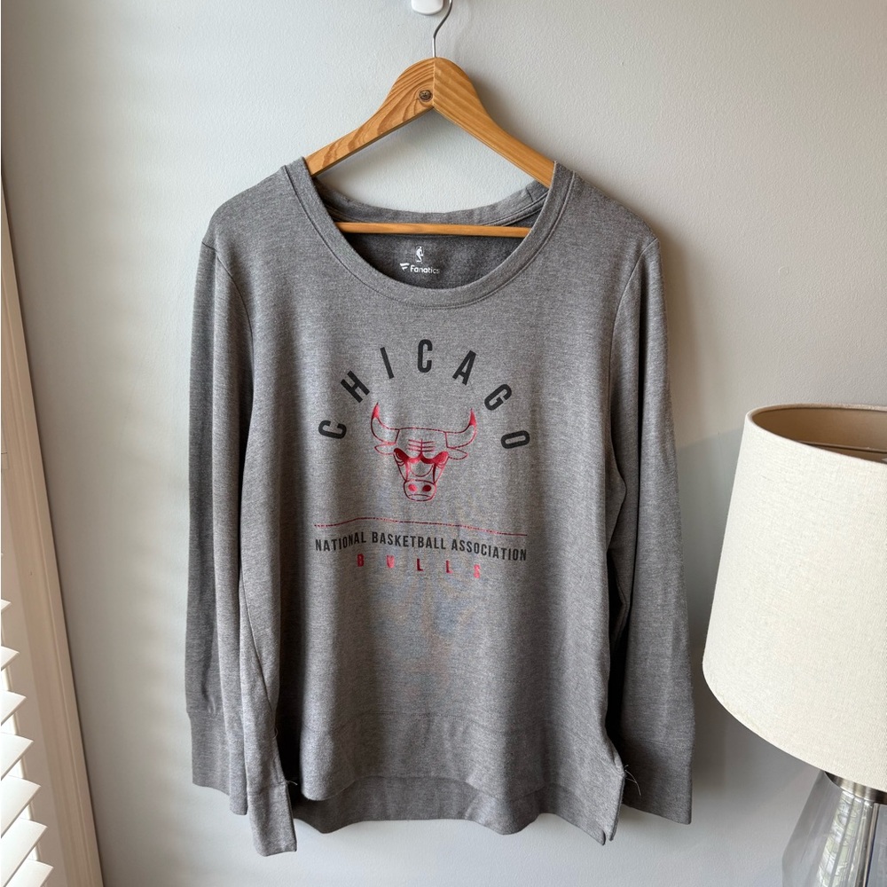 Chicago Bully Fanatics Women’s Pullover Sweater